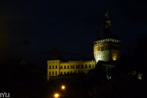 turnul noaptea